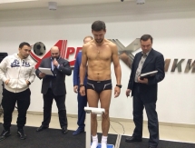 Фоторепортаж с церемонии взвешивания боя Акбербаев — Караваев