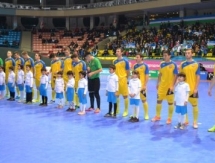 Сборная Казахстана проигрывает после первого тайма Узбекистану
