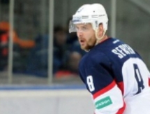 Защитник «Слована» дисквалифицирован на одну игру за удар локтем Найджела Доуса