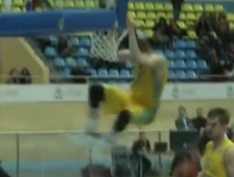 Видео данка Анатолия Колесникова в матче Еврочелленджа «Астана» — «Тофас» 73:65