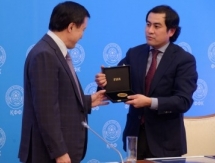 Адильбек Джаксыбеков получил медаль от ФИФА