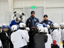 Воспитанники ДЮСШ ХК «Барыс» провели праздничную тренировку на льду