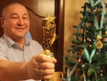 В Уральске параспортсмен украсил елку своими медалями