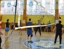 Во время каникул преподаватели павлодарского вуза вышли на спортплощадки