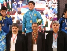 Казахстанские борцы выступают на кадетском турнире в Иране