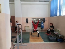 Юниоры-тяжелоатлеты готовятся к чемпионату мира среди юношей и девушек до 17 лет