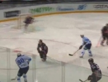 Нападающий «Авангарда» в игре с «Барысом» получил удаление до конца игры за колющий удар