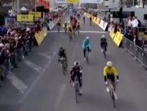 Видео финиша второго этапа веломногодневки «Париж — Ницца» с участием гонщиков «Астаны»