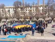 Более двух тысяч жителей Тараза померялись силой и сноровкой в Наурыз