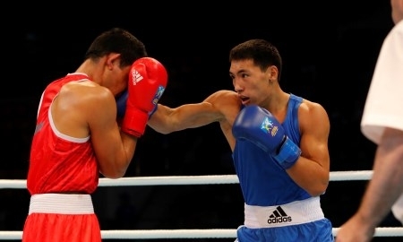 Чемпион мира по боксу спел песню Шамши Калдаякова