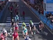 Видео финиша стартового этапа веломногодневки «Тур Страны Басков» с участием гонщиков «Астаны»