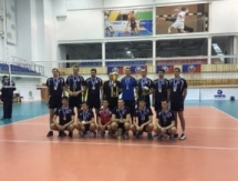 Победный мяч с автографами игроков волейбольного клуба «Тараз» вручили акиму Жамбылской области