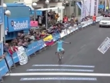 Видео финиша пятого этапа веломногодневки «Тур Страны Басков» с участием гонщиков «Астаны»