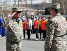 Казахстанские военнослужащие организовали праздничную эстафету