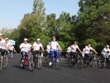 Аким Жамбылской области проехал 11 км в честь Дня защитника Отечества 