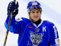 В Усть-Каменогорске капитан хоккейной команды спас девушку, упавшую с набережной в Иртыш