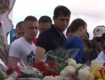 Футболисты «Кайсара» возложили цветы к Вечному огню