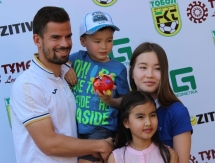 Футболисты «Тобола» помогли в благотворительном проекте «Жизнь на ладони»