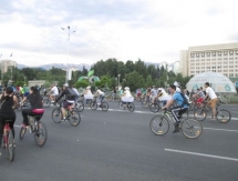 Как проходил ночной велопробег в Алматы