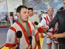 В Алматы победитель соревнования по қазақша күрес получил путевку в хадж