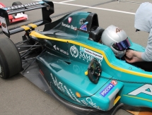 Astana Motorsports показывает лидерский темп в «Формуле 3»