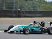 Astana Motorsports показывает лидерский темп в «Формуле 3»
