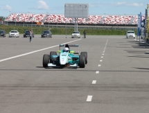 Astana Motorsports показывает лидерский темп в «Формуле 3»