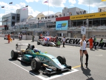 Astana Motorsports показывает лидерский темп в «Формуле 3»