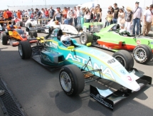 Astana Motorsports показывает лидерский темп в «Формуле 3»