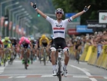 Видео финиша первого этапа велогонки «Критериум дю Дофине» с участием гонщиков «Астаны»