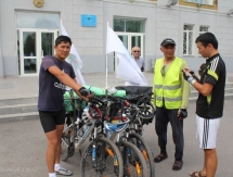 В Караганду прибыли велосипедисты, которые объедут весь Казахстан
