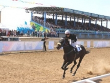 75-летний аксакал посвятил свое участие в байге дню рождения столицы и Президента РК