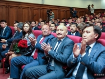 Арыстанбек Мухамедиулы наградил лучших работников спорта Казахстана