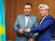 Арыстанбек Мухамедиулы наградил лучших работников спорта Казахстана