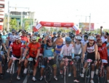 В Алматы гонка «Tour of World Class» собрала около 600 любителей велоспорта