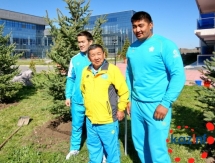 Олимпийский чемпион Жаксылык Ушкемпиров посадил именное дерево на «Аллее чемпионов»