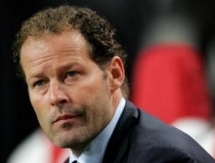 Данни Блинд выбирает между Хунтелааром и ван Перси на матч с Казахстаном