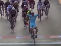 Видео победного финиша Андреа Гуардини на первом этапе «Тура Абу-Даби»