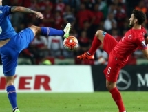 Турция минимально одолела Исландию