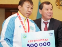 Денежные сертификаты от акима области получили жамбылские спортсмены-медалисты