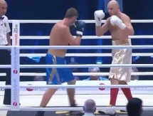 Видео боя турнира AIBA Pro Boxing Антон Пинчук — Давид Граф