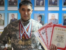 Сотрудник спецназа ДВД ВКО завоевал 4 золотые медали на турнире по гиревому спорту