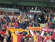 Фанаты «Галатасарая» требовали отставки руководства во время матча с «Астаной»