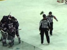 Видеообзор матча ВХЛ «Южный Урал» — «Сарыарка» 1:0