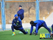 Футболисты «Каспия» выехали на УТС в Турцию