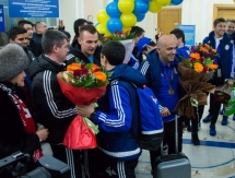 Фоторепортаж с прибытия сборной Казахстана в Алматы