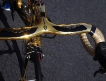 Золотой велосипед Винокурова впечатлил британцев