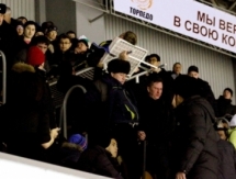 В Усть-Каменогорске хоккейный фанат избил болельщицу