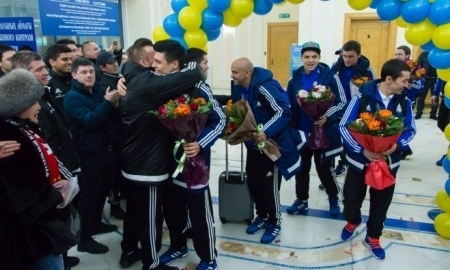 Фоторепортаж с прибытия сборной Казахстана в Алматы