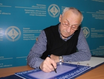 Именитые спортсмены в Караганде начали эстафету благодарности